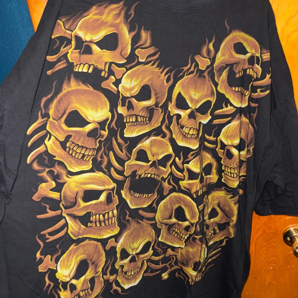 Liquid Blue—Skulls - Picture 2 of 3